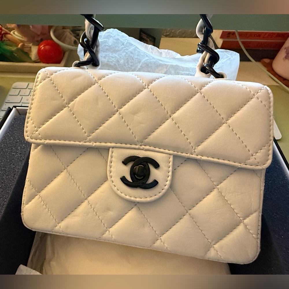 CHANEL White Leather Quilted Chain Crossbody Bag